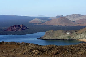 Images Dated 12th April 2005: View across the Galapagos Islands from Bartolome Island