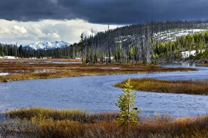 Images Dated 8th August 2011: View from southern end of Yellowstone National