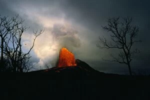 Images Dated 25th July 2008: Volcano - Kilauea Pu'u O'o vent. Hawaii - USA