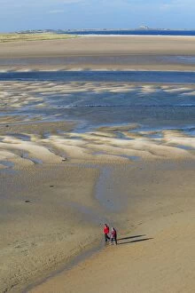 Images Dated 6th October 2007: Walkers at low tide