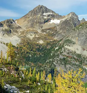 Washington State, North Cascades, Lewis Lake and Black Peak, view from Heather Pass Date: 05-10-2020