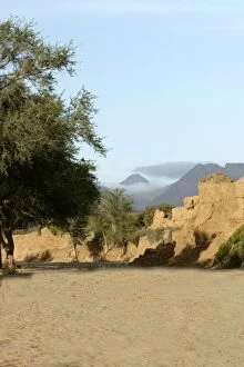 Wat 8210 namibia huab river dry riverbed