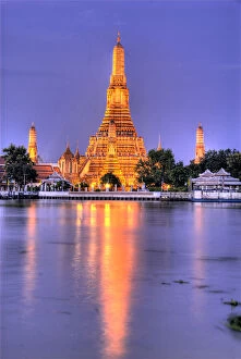 Buddhism Gallery: Wat Arun, Buddhist temple reflects in river