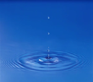 Images Dated 2nd July 2007: Water droplets