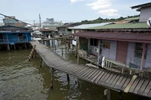 Ayer Gallery: Water Village Walkway and shacks on stilts in Brunei River