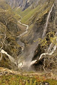 Images Dated 20th May 2007: waterfalls - view of the thundering water masses of Voringfossen and Simadalen in early spring