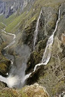 Images Dated 20th May 2007: waterfalls - view of the thundering water masses of Voringfossen and Simadalen in early spring