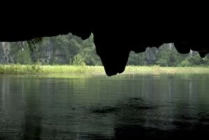 Images Dated 16th September 2006: Waterway in cave