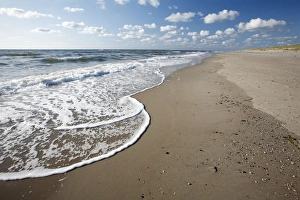 Images Dated 23rd August 2009: Waves breaking on empty beach, Island of Texel, Holland