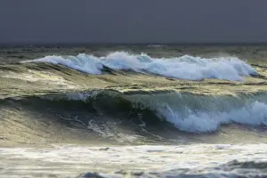 Waves breaking on Rialto Beach Olympic National Park, Washington State, USA LA001520