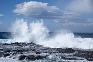 Waves Gallery: Waves crashing on rocky shore, Tenerife