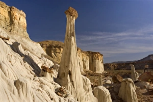White Ghosts - the Wahweap Hoodoos are amazingly beautiful white pedestral rocks of silt-stone, some of them topped by brown rocks White Ghosts - the Wahweap Hoodoos are amazingly beautiful white pedestral rocks of silt-stone, some of them topped by brown rocks
