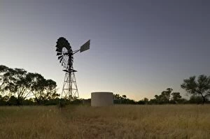 Images Dated 7th April 2004: Windmill.evening. Bushy Park Station, North Queensland
