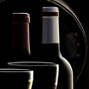Images Dated 14th September 2011: Wine bottles & glasses Wine bottles & glasses