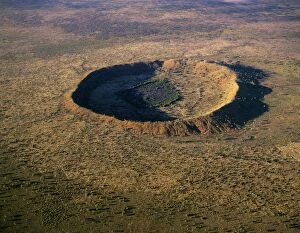 Images Dated 12th January 2009: Wolfe Creek meteor crater, aerial Wolfe Creek Crater National Park, Kimberley region