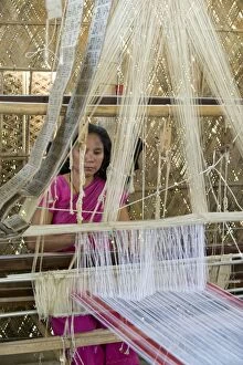 Images Dated 10th November 2010: Woman working at loom