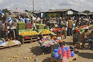 Images Dated 15th April 2006: Zambia Market