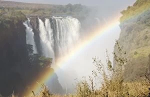 Images Dated 16th August 2006: Zimbabwe - View of the Victoria Falls where