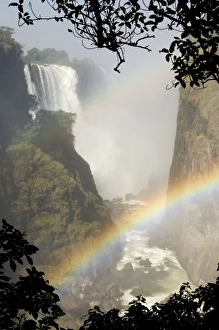 Images Dated 16th August 2006: Zimbabwe - View of the Zambezi River and the Victoria Falls (all together 1700m wide)