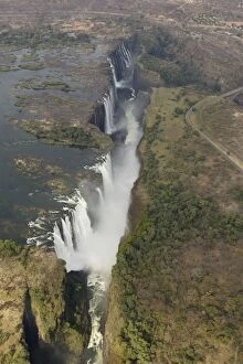 Images Dated 19th August 2006: Zimbabwe / Zambia - Aerial view of the Zambezi
